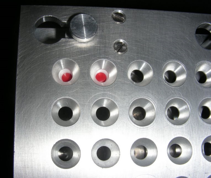 Image:Top View of vial in tray and held with lid.png